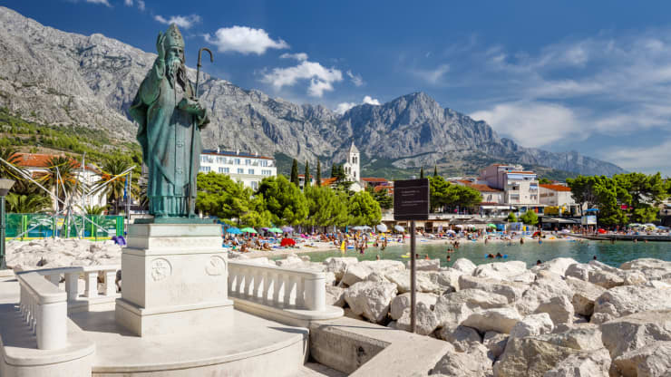 “Croatia has a chance to become among the top destinations for digital nomads,” said Jan de Jong, who said workers will be attracted to its islands and coastlines as well as its inland mountains, forests and national parks.