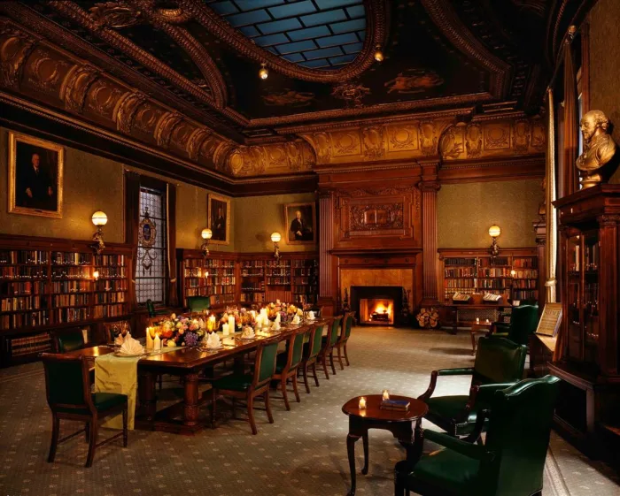 THE METROPOLITAN CLUB